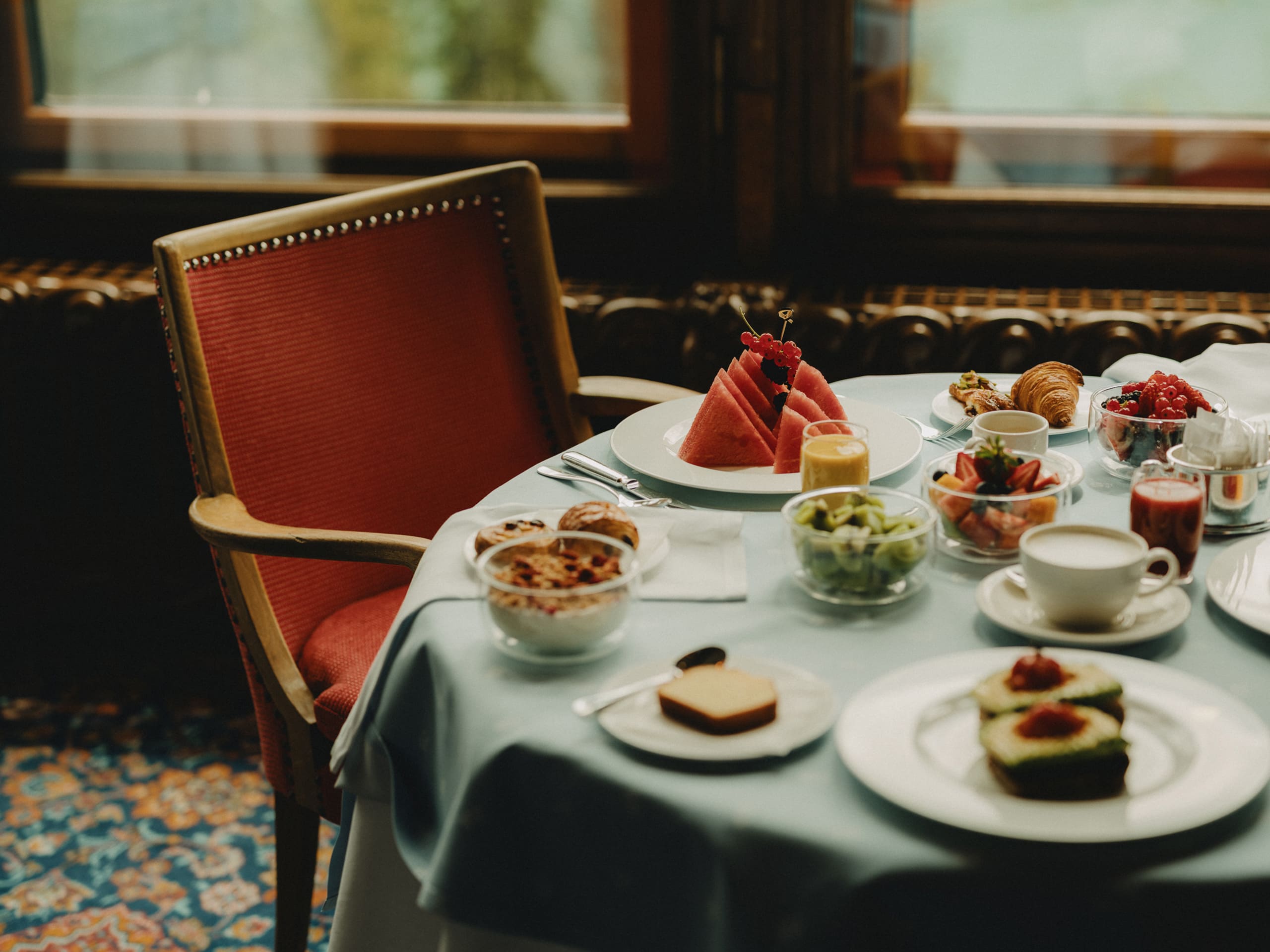Badrutts Palace Food And Beverage Restaurants Le Restaurant Breakfast Table 2